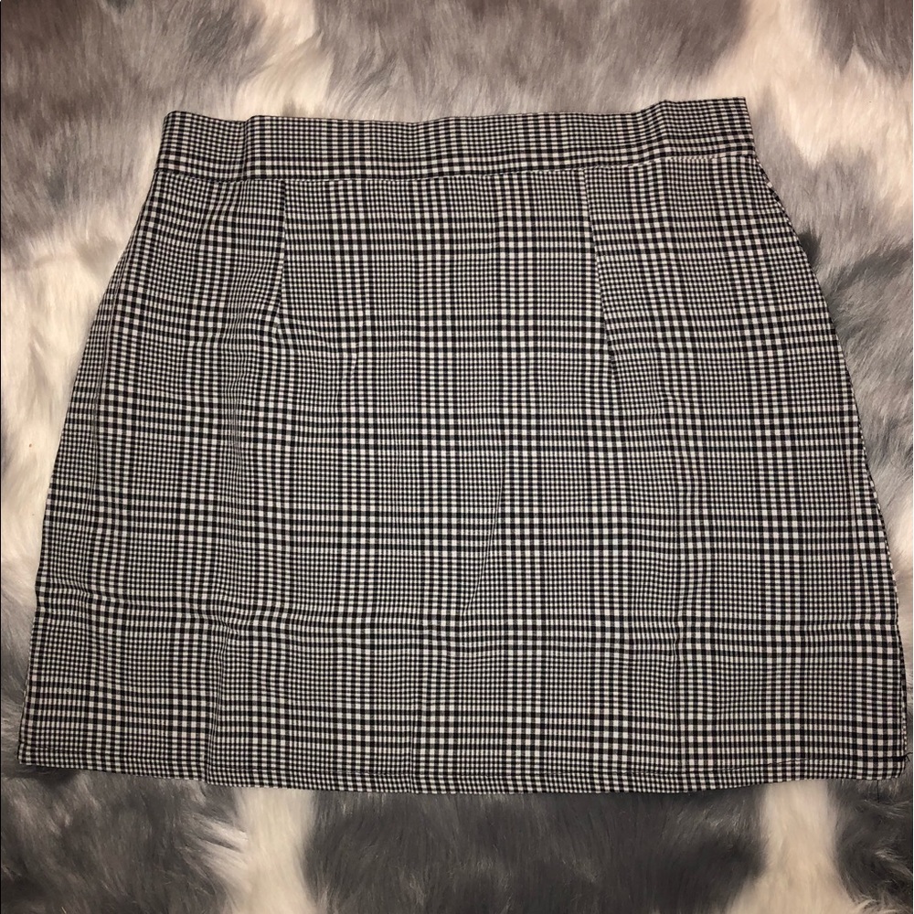 Plaid black and white skirt